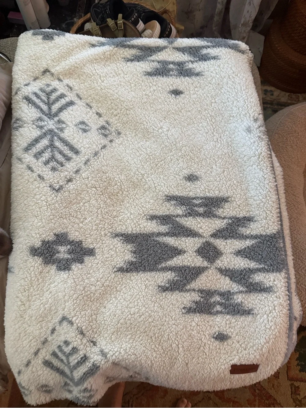 Pendleton Aztec Southwest Sherpa Fleece Throw Blanket Gray & Cream 50x70